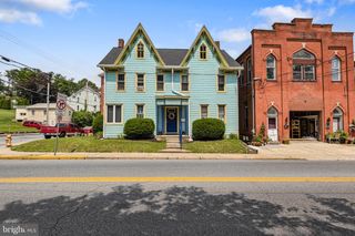 74 S MAIN ST, Yoe, PA 17313