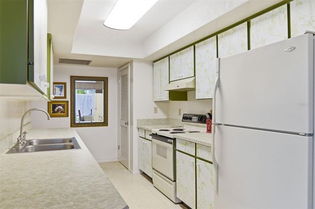 8824 PHYLISS AVENUE, Sarasota, FL 34231