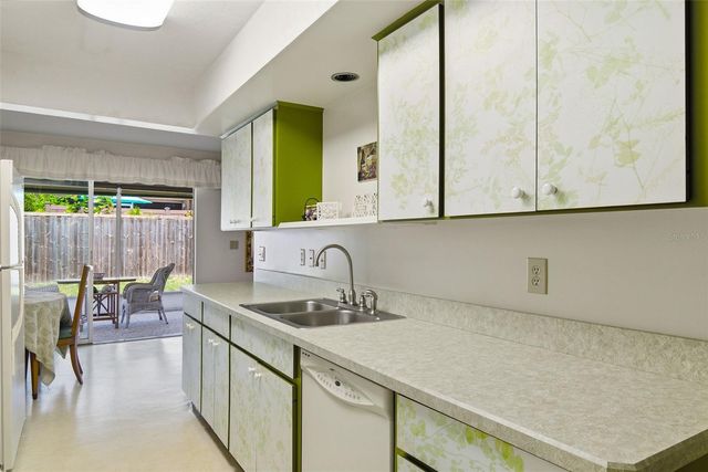 8824 PHYLISS AVENUE, Sarasota, FL 34231