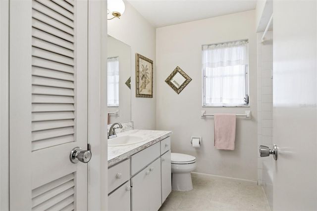 8824 PHYLISS AVENUE, Sarasota, FL 34231
