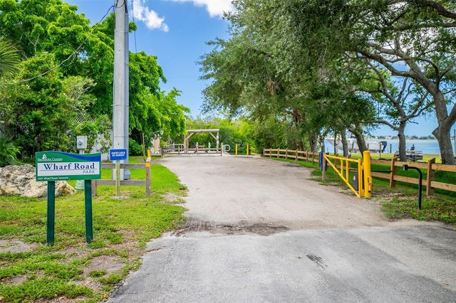 8824 PHYLISS AVENUE, Sarasota, FL 34231