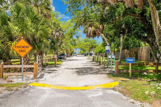 8824 PHYLISS AVENUE, Sarasota, FL 34231