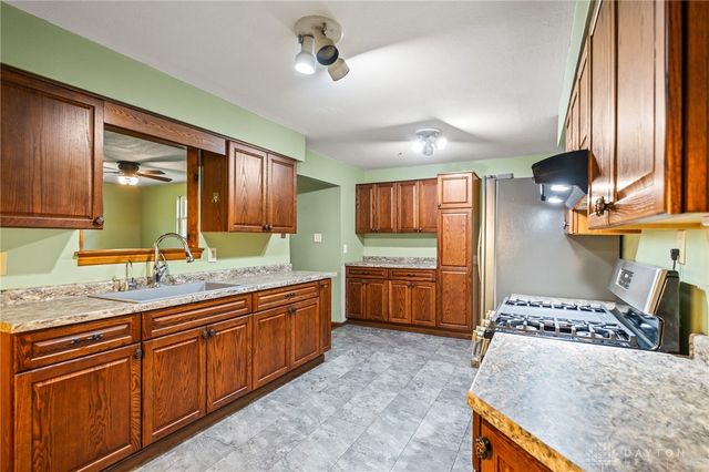 1989 N Longview Street, Beavercreek, OH 45432