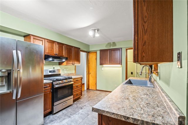 1989 N Longview Street, Beavercreek, OH 45432