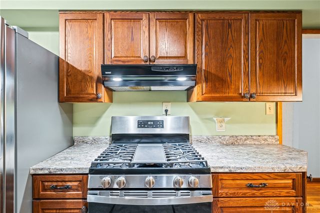 1989 N Longview Street, Beavercreek, OH 45432