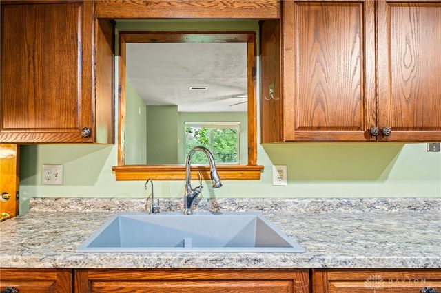 1989 N Longview Street, Beavercreek, OH 45432