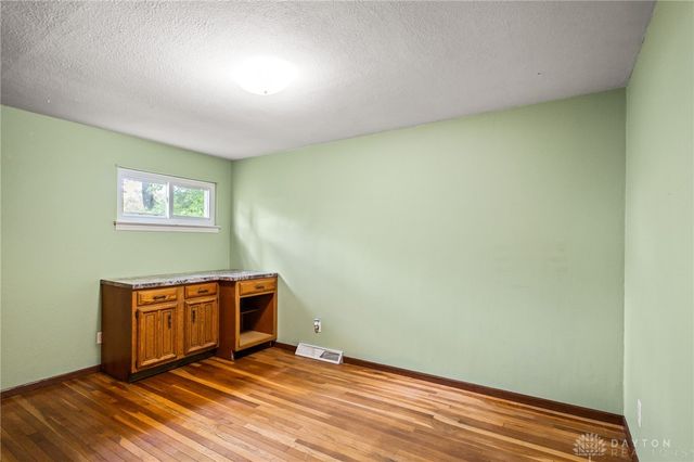 1989 N Longview Street, Beavercreek, OH 45432