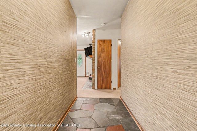 6950 Delta River Drive, Lansing, MI 48906