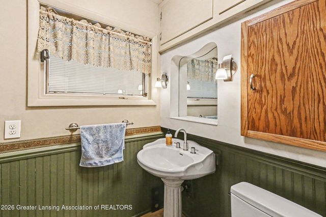 6950 Delta River Drive, Lansing, MI 48906