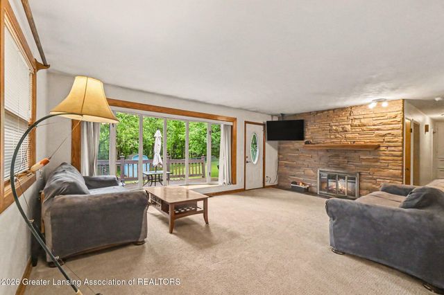 6950 Delta River Drive, Lansing, MI 48906