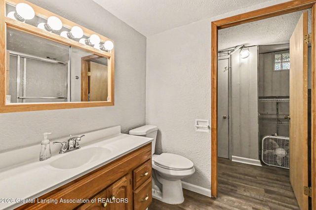 6950 Delta River Drive, Lansing, MI 48906
