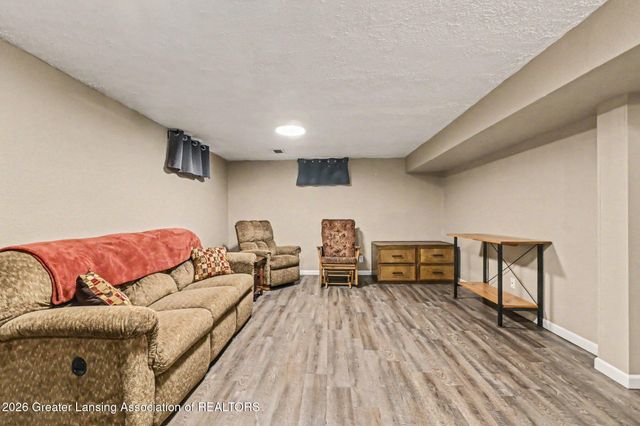 6950 Delta River Drive, Lansing, MI 48906