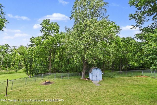 6950 Delta River Drive, Lansing, MI 48906