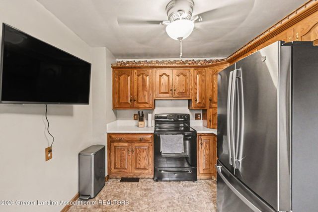 6950 Delta River Drive, Lansing, MI 48906