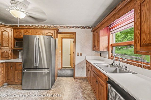 6950 Delta River Drive, Lansing, MI 48906