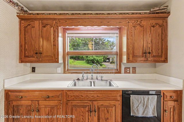 6950 Delta River Drive, Lansing, MI 48906