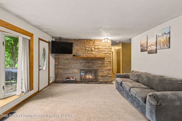 6950 Delta River Drive, Lansing, MI 48906
