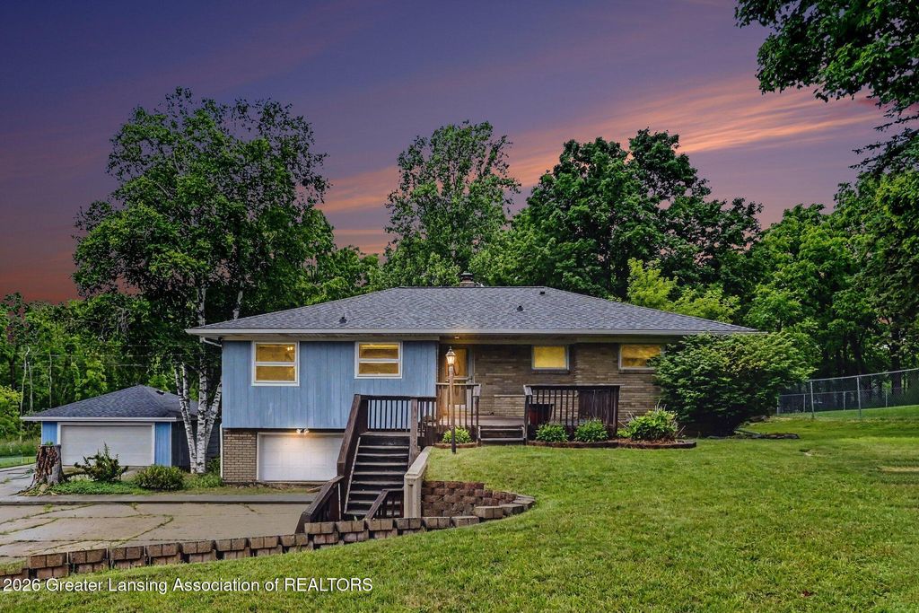 6950 Delta River Drive, Lansing, MI 48906