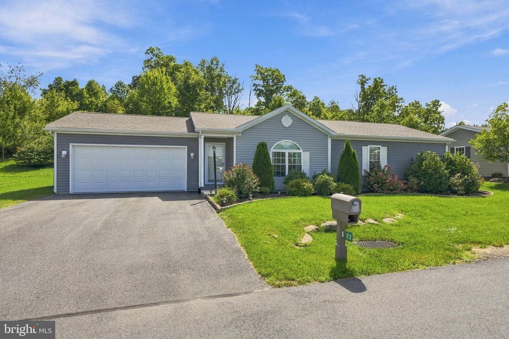 22 SANDPIPER DR, BECHTELSVILLE, PA 19505 — exterior
