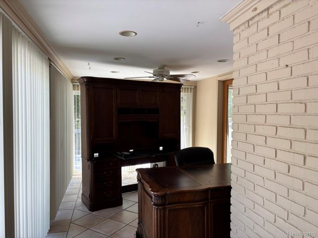 1918 Sherwood Glen, Bloomfield Hills, MI 48302