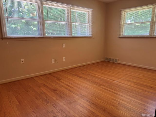 1918 Sherwood Glen, Bloomfield Hills, MI 48302