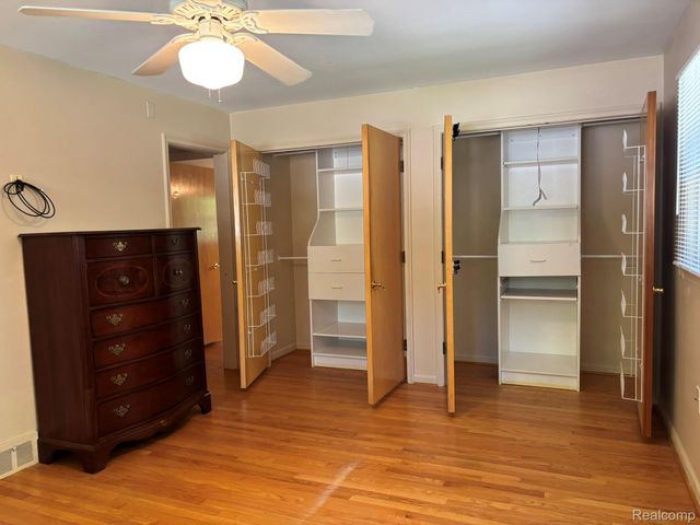 1918 Sherwood Glen, Bloomfield Hills, MI 48302