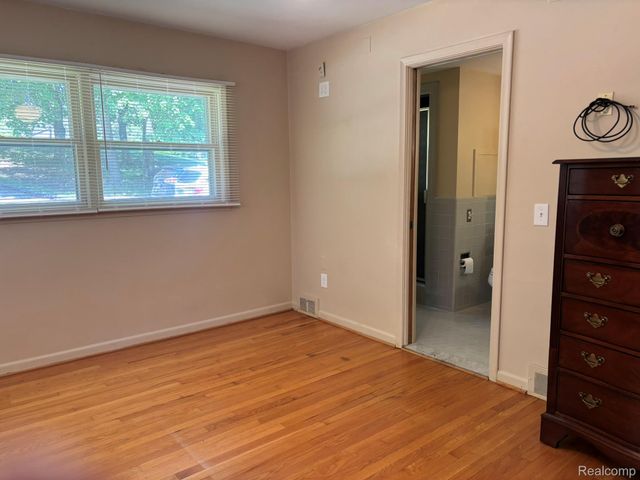 1918 Sherwood Glen, Bloomfield Hills, MI 48302