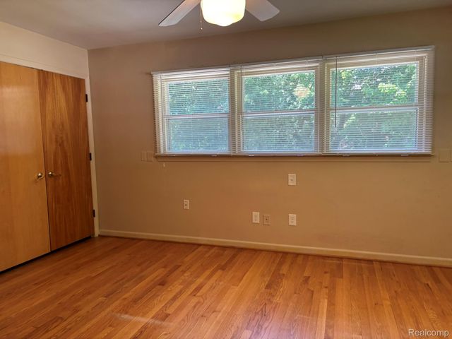 1918 Sherwood Glen, Bloomfield Hills, MI 48302