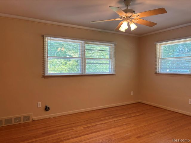 1918 Sherwood Glen, Bloomfield Hills, MI 48302