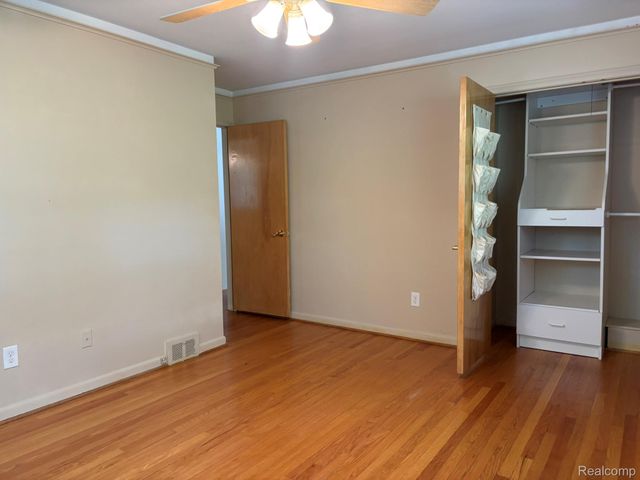 1918 Sherwood Glen, Bloomfield Hills, MI 48302