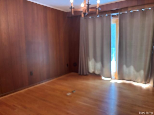1918 Sherwood Glen, Bloomfield Hills, MI 48302