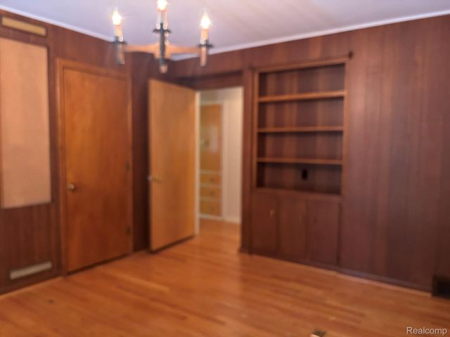 1918 Sherwood Glen, Bloomfield Hills, MI 48302