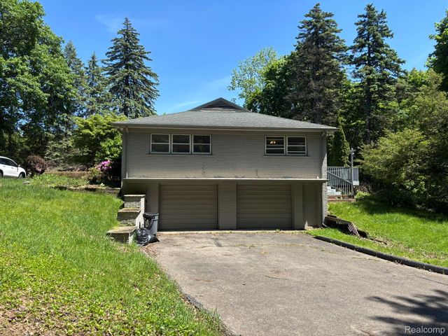 1918 Sherwood Glen, Bloomfield Hills, MI 48302