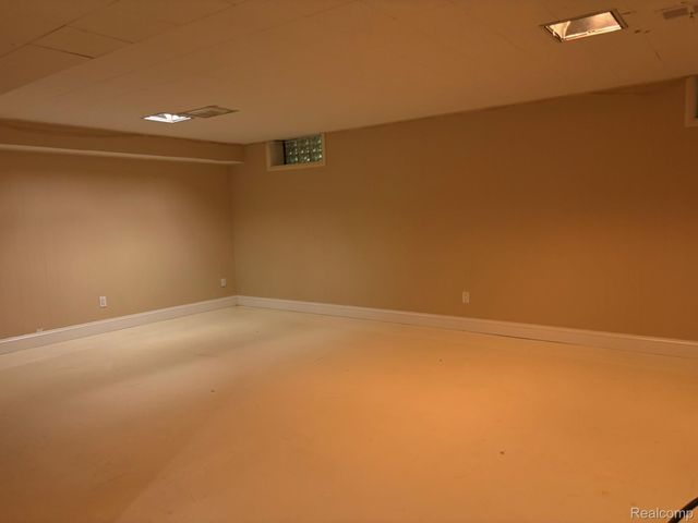 1918 Sherwood Glen, Bloomfield Hills, MI 48302