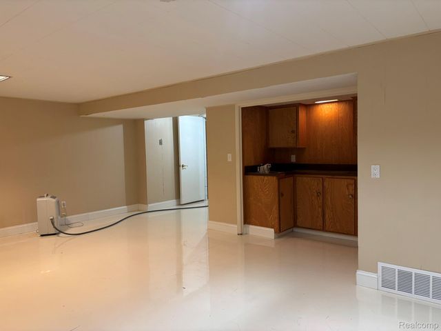1918 Sherwood Glen, Bloomfield Hills, MI 48302