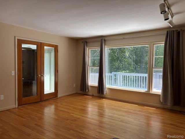 1918 Sherwood Glen, Bloomfield Hills, MI 48302