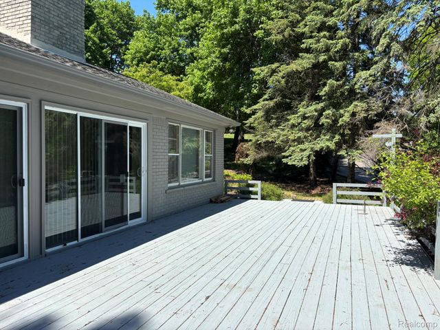 1918 Sherwood Glen, Bloomfield Hills, MI 48302