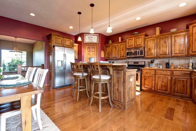 2452 N Arrow Lane, Springfield, MO 65802