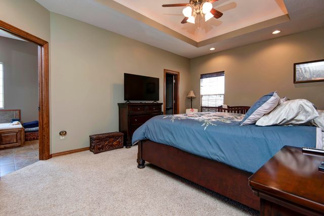 2452 N Arrow Lane, Springfield, MO 65802