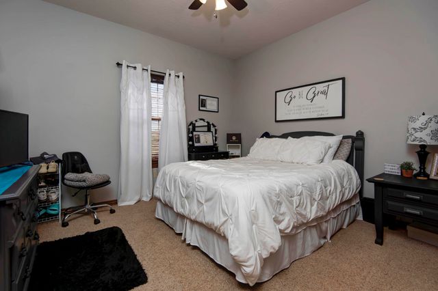 2452 N Arrow Lane, Springfield, MO 65802