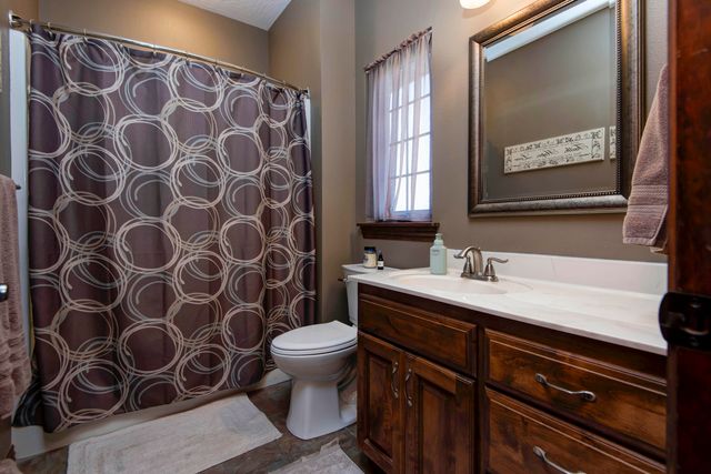 2452 N Arrow Lane, Springfield, MO 65802