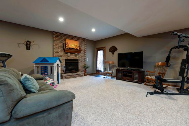 2452 N Arrow Lane, Springfield, MO 65802