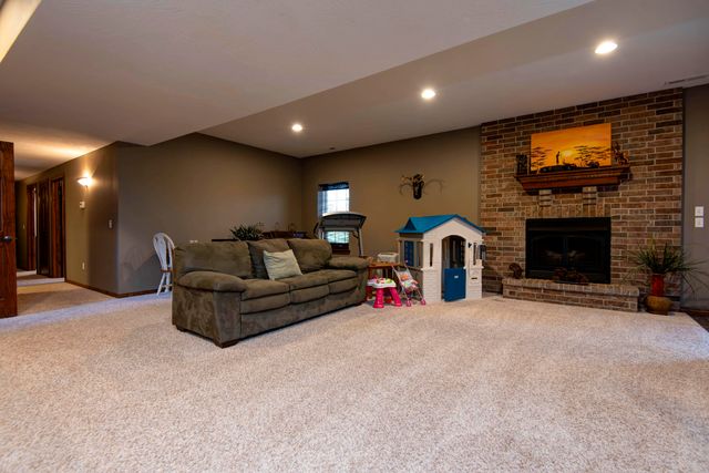 2452 N Arrow Lane, Springfield, MO 65802