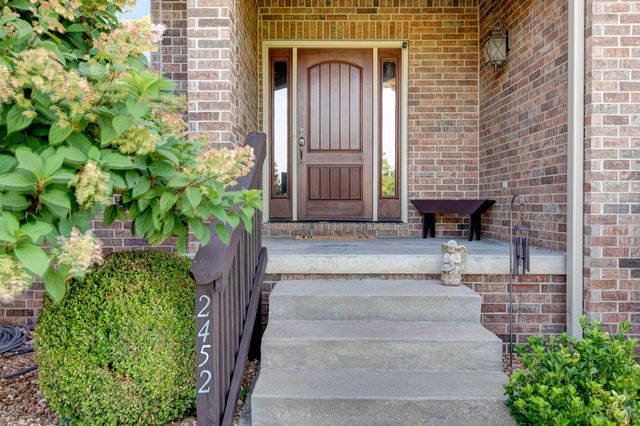 2452 N Arrow Lane, Springfield, MO 65802