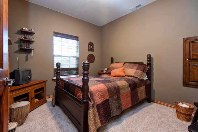 2452 N Arrow Lane, Springfield, MO 65802