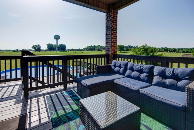 2452 N Arrow Lane, Springfield, MO 65802