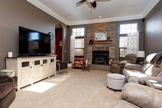 2452 N Arrow Lane, Springfield, MO 65802