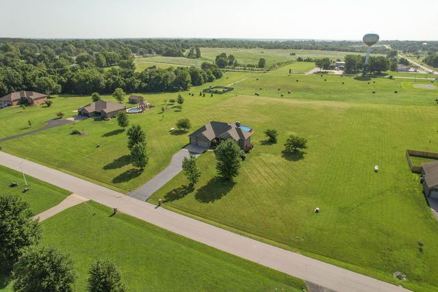 2452 N Arrow Lane, Springfield, MO 65802