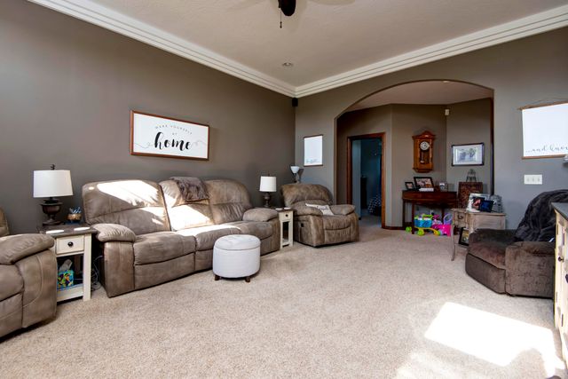 2452 N Arrow Lane, Springfield, MO 65802