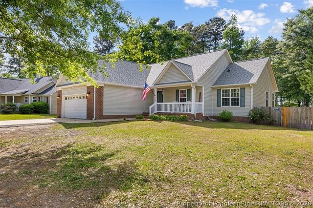 549 Woodberry Circle, Raeford, NC 28376